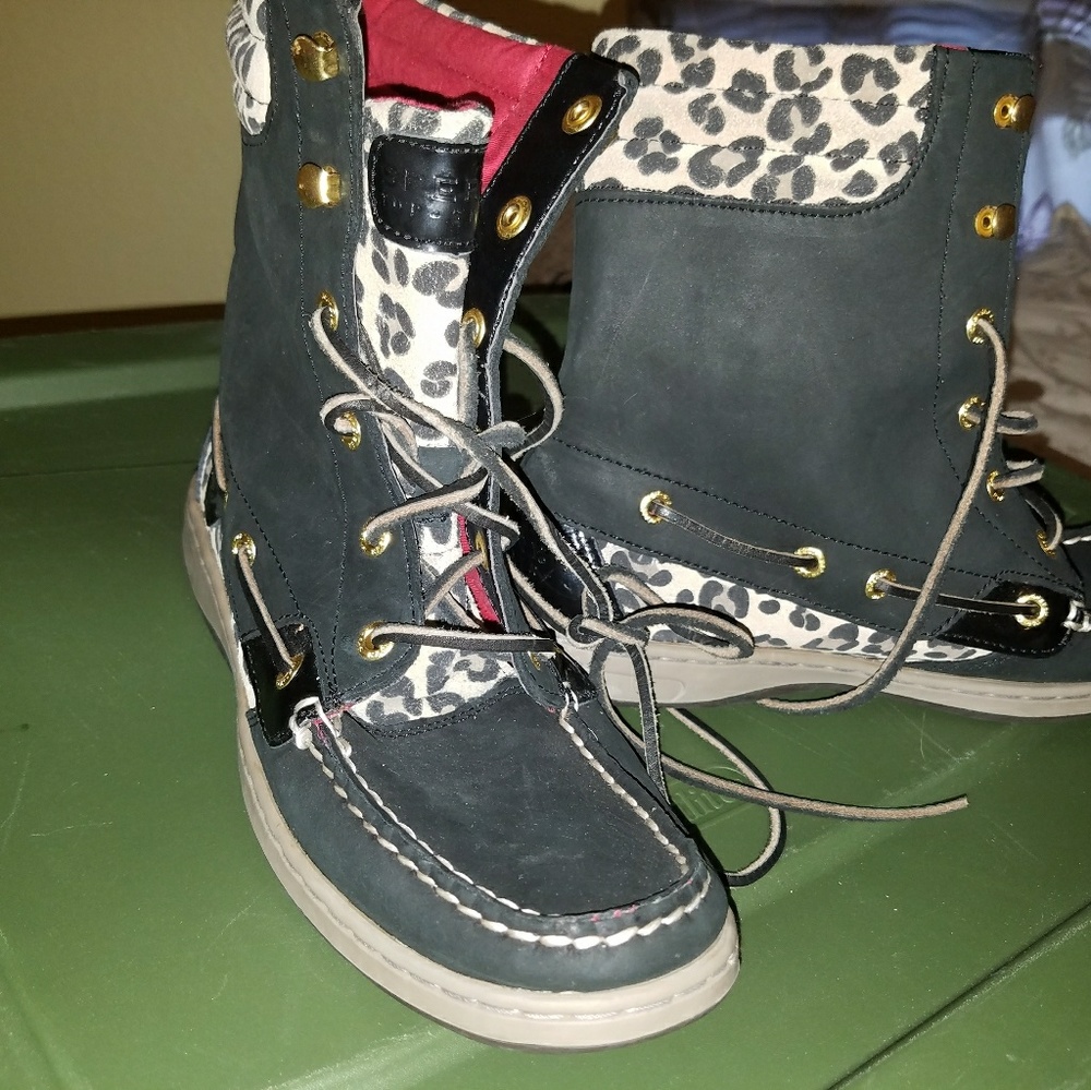 Nwot 8m sperry boat shoe hi top boot cheetah